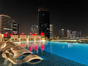 Luxurious Studio , 5 mins from BURJ KHALIFA with Canal view!!